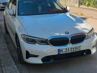 Gebraucht BMW 330e Sport Line 292 PS (214 kW) 2021 Weiß Limousine