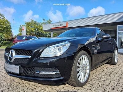 Schwarz (metallic) Gebraucht 2015 Mercedes SLK200 Cabrio | 19.970 € (Fairer Preis)