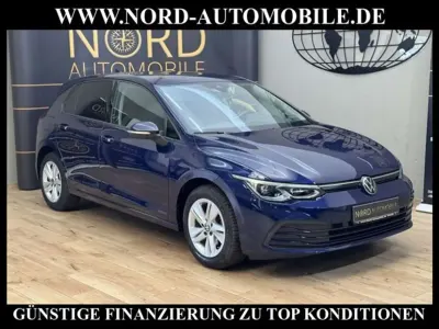 Gebraucht VW Golf VIII Life 131 PS (96 kW) 2023 Blau Limousine