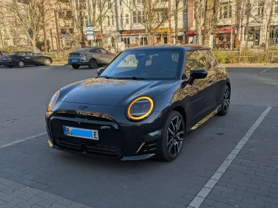 Używany Mini John Cooper Works 218 KM (160 kW) 2024 Szary Hatchback