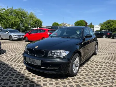Gebraucht BMW 116 122 PS (89 kW) 2009 Schwarz Kleinwagen