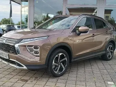 Gebraucht Mitsubishi Eclipse Cross Plus 188 PS (138 kW) 2024 Braun SUV