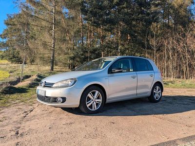 Gebraucht VW Golf VII 105 PS (77 kW) 2012 Silber Kleinwagen