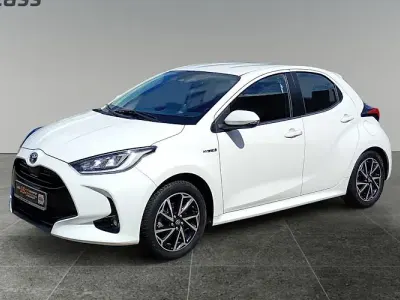 Gebraucht Toyota Yaris Hybrid Club 116 PS (85 kW) 2021 Weiß Limousine