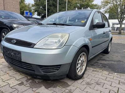 Grün Gebraucht 2004 Ford Fiesta Futura Limousine | 1.590 € (Fairer Preis)