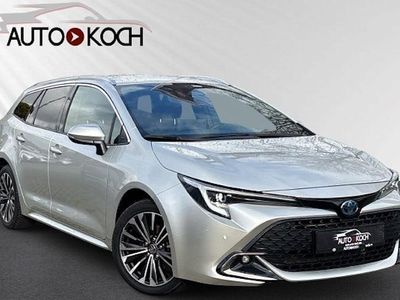 Cosmicsilber metallic Gebraucht 2023 Toyota Corolla Team Kombi | 25.888 € (Fairer Preis)