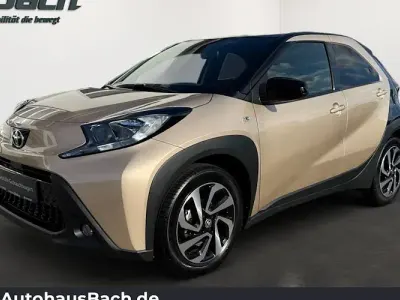 Gebraucht Toyota Aygo X Pulse 72 PS (52 kW) 2023 Beige SUV