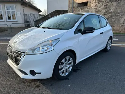 Gebraucht Peugeot 208 68 PS (50 kW) 2013 Weiß Kleinwagen