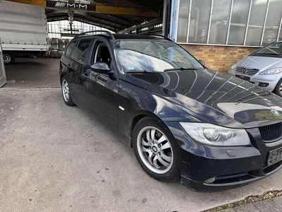 Schwarz Gebraucht 2006 BMW 320 Kombi | 2.250 € (Fairer Preis)