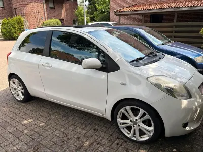 Gebraucht Toyota Yaris 89 PS (65 kW) 2008 Weiß Kleinwagen
