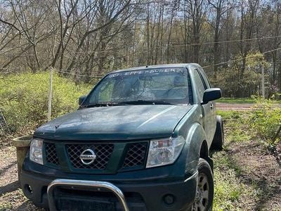 Second-hand Nissan Navara 175 CP (128 kW) 2006 Verde Pickup