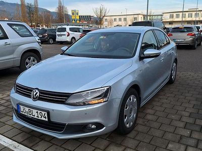 Gebraucht VW Jetta 140 PS (102 kW) 2014 Silber Limousine