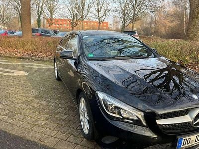 Gebraucht Mercedes CLA200 Shooting Brake 136 PS (100 kW) 2017 Schwarz Kombi