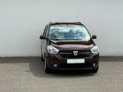 Gebraucht Dacia Lodgy Lauréate 109 PS (80 kW) 2018 Braun Van / Kleinbus