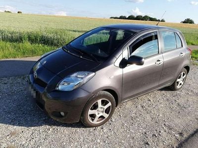 Gebraucht Toyota Yaris Life 99 PS (72 kW) 2011 Grau Limousine