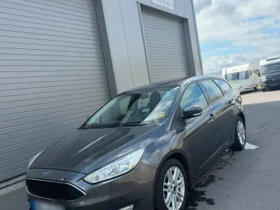 Usata Ford Focus 125 CV (91 kW) 2015 Grigio Station wagon