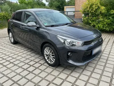 Gebraucht Kia Rio DREAM-TEAM Edition 102 PS (75 kW) 2018 Grau Kleinwagen