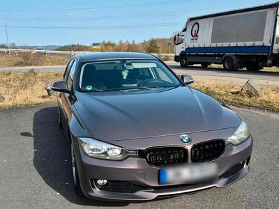 Gebraucht BMW 320 163 PS (119 kW) 2012 Braun Limousine