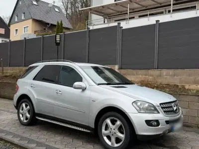 Gebraucht Mercedes ML320 224 PS (164 kW) 2008 Silber SUV