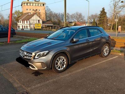 Mercedes GLA220