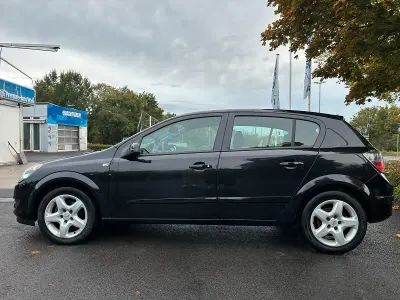 Gebraucht Opel Astra 105 PS (77 kW) 2009 Schwarz Limousine