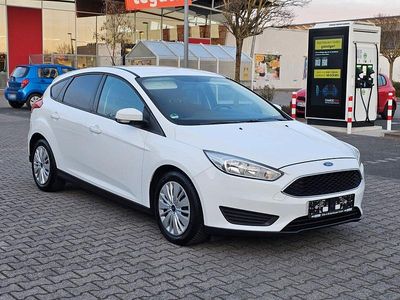 Gebraucht Ford Focus Trend 101 PS (74 kW) 2016 Weiß Limousine