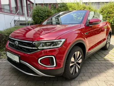 Gebraucht VW T-Roc Cabriolet Move 110 PS (80 kW) 2023 Rot Cabrio