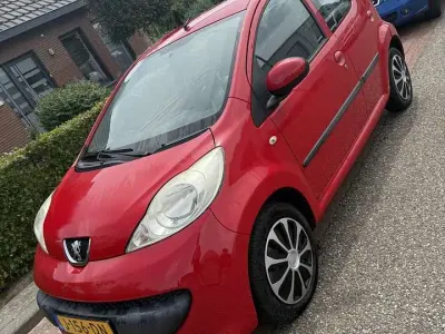 Gebraucht Peugeot 107 68 PS (50 kW) 2007 Rot Kleinwagen