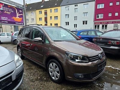Gebraucht VW Touran Comfortline 150 PS (110 kW) 2014 Braun Van / Kleinbus