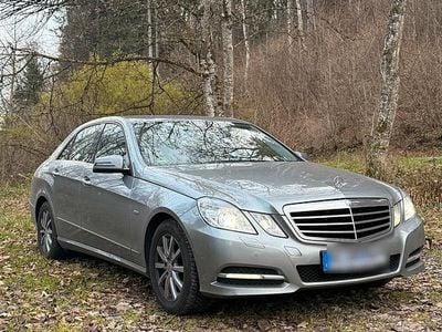 Grau Gebraucht 2010 Mercedes E200 Limousine | 8.600 € (Fairer Preis)