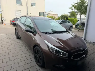 Gebraucht Kia Ceed Edition 7 135 PS (99 kW) 2012 Braun Kleinwagen