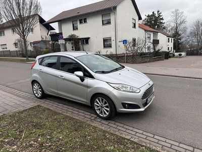 Usata Ford Fiesta Titanium 95 CV (69 kW) 2016 Argento Berlina