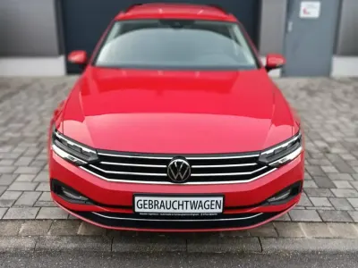 Gebraucht VW Passat Business 122 PS (89 kW) 2023 Rot Kombi