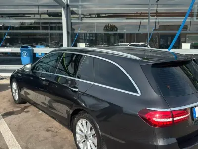 Gebraucht Mercedes E220 194 PS (142 kW) 2021 Grün Kombi
