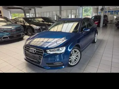 Gebraucht Audi A3 Sport 184 PS (135 kW) 2016 Blau Limousine