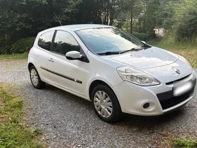 Gebraucht Renault Clio 75 PS (55 kW) 2010 Weiß Kleinwagen