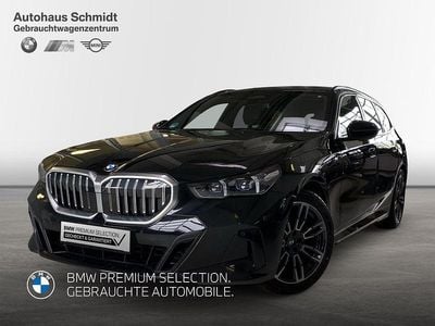 Gebraucht BMW 520 M Sport 197 PS (144 kW) 2024 Saphirschwarz Kombi