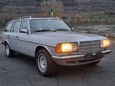Gebraucht Mercedes E280 185 PS (136 kW) 1985 Silber Kombi