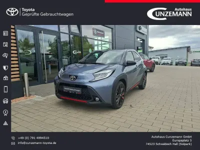 Gebraucht Toyota Aygo X 72 PS (52 kW) 2023 Celestite grey metallic / grey metallic SUV