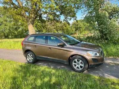 Gebraucht Volvo XC60 Momentum 163 PS (119 kW) 2013 Braun SUV