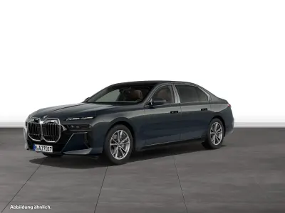 Gebraucht BMW 740 299 PS (219 kW) 2025 Grau Limousine