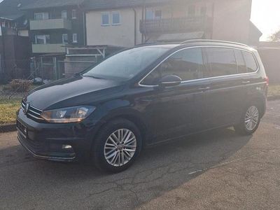 Schwarz Gebraucht 2019 VW Touran Van / Kleinbus | 15.800 €