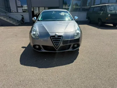 Gebraucht Alfa Romeo Giulietta Turismo 175 PS (128 kW) 2015 Grau Kleinwagen