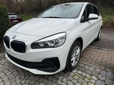 Gebraucht BMW 216 Active Tourer Sport Line 116 PS (85 kW) 2019 Weiß Van / Kleinbus