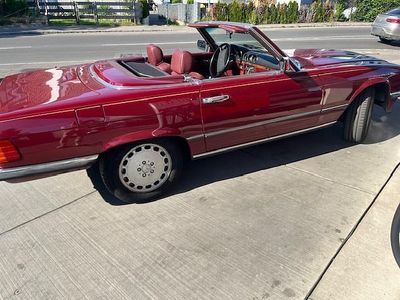 Second-hand Mercedes 560 230 CP (169 kW) 1986 Roșu