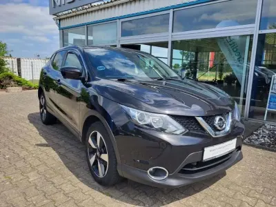 Gebraucht Nissan Qashqai N-Connecta 116 PS (85 kW) 2016 Schwarz SUV