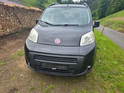 Używany Fiat Qubo Trekking 73 KM (53 kW) 2010 Czarny Minivan