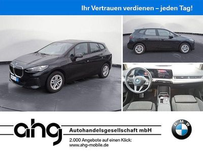 Black sapphire metallic Gebraucht 2023 BMW 225 Active Tourer Sport Line Van / Kleinbus | 29.830 € (Fairer Preis)