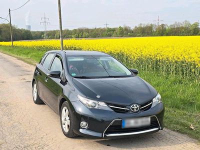 Second-hand Toyota Auris 132 CP (97 kW) 2014 Albastru Berlinǎ