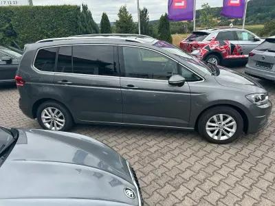 Gebraucht VW Touran Comfortline 116 PS (85 kW) 2018 Grau Van / Kleinbus